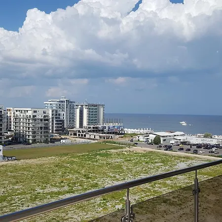 Sea & Lake View Apartmán *