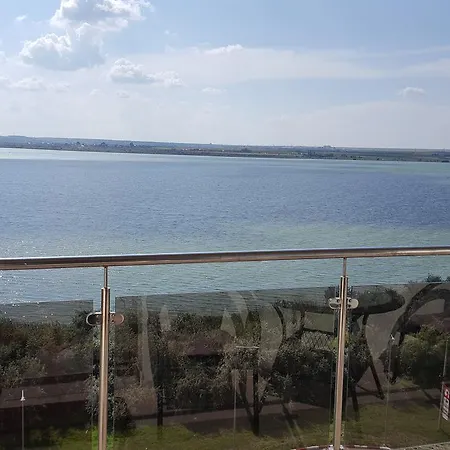Sea & Lake View Apartmán *